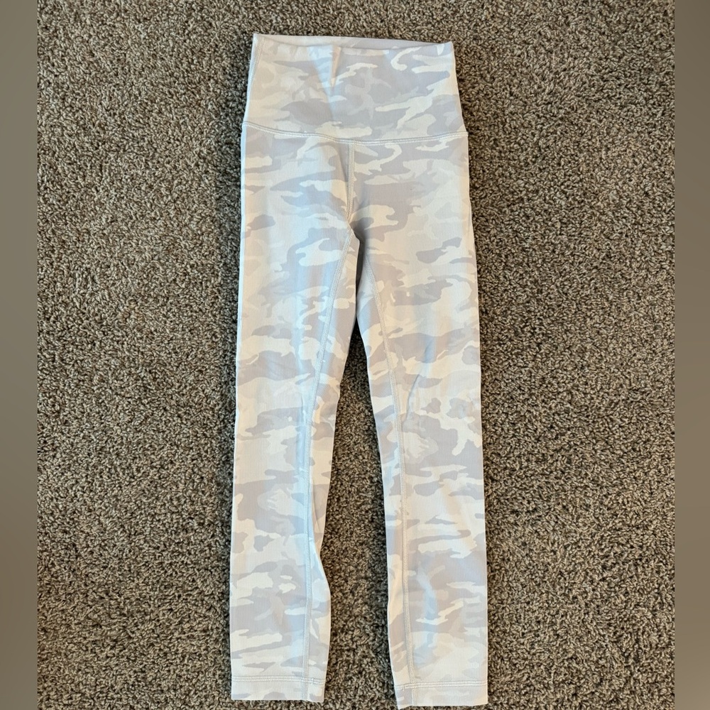 Lululemon leggings. Wunder under Luon. Size 0.